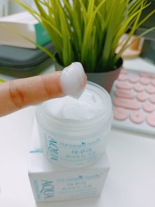 Aqua_whitening_cream_moisturizer_yang_sesuai_untuk_kulit_berminyak_02022023