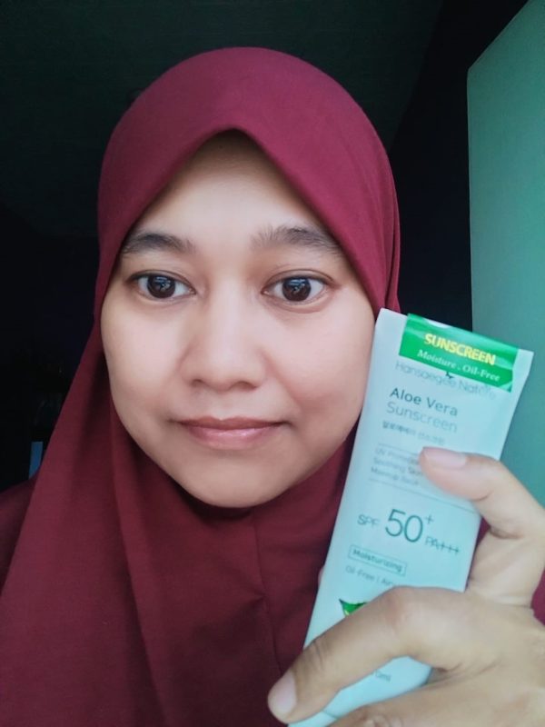 SUPER PENTING! 5 Alasan Kenapa Pakai Sunscreen DULU, Baru Moisturizer